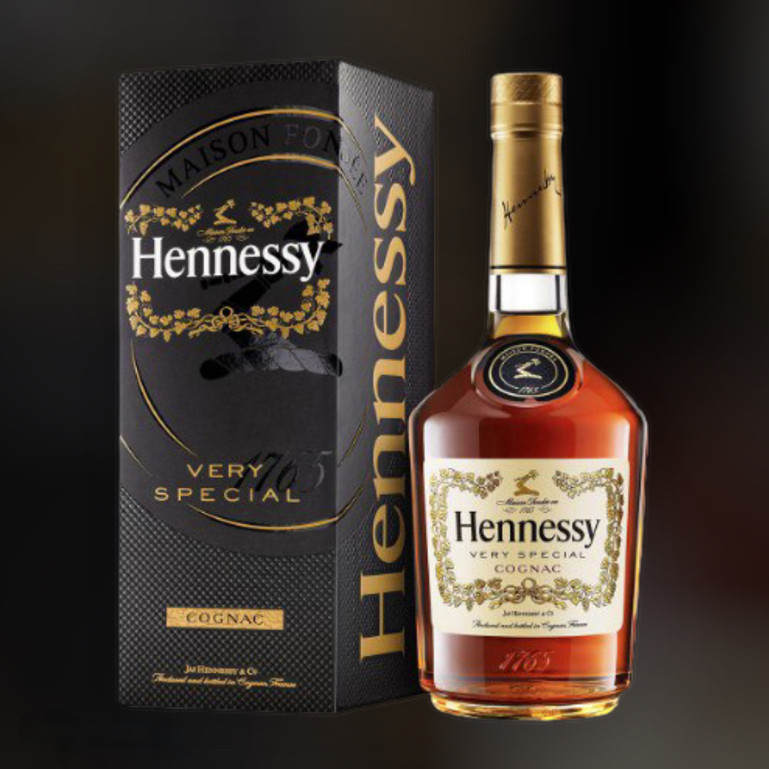 Бренді Hennessy VS 4 роки витримки 40% в подарунковій упаковці 0,7 л